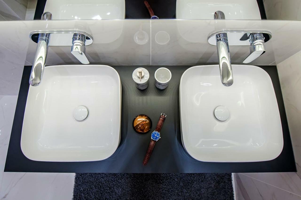Apartments Vincero 罗维尼 外观 照片